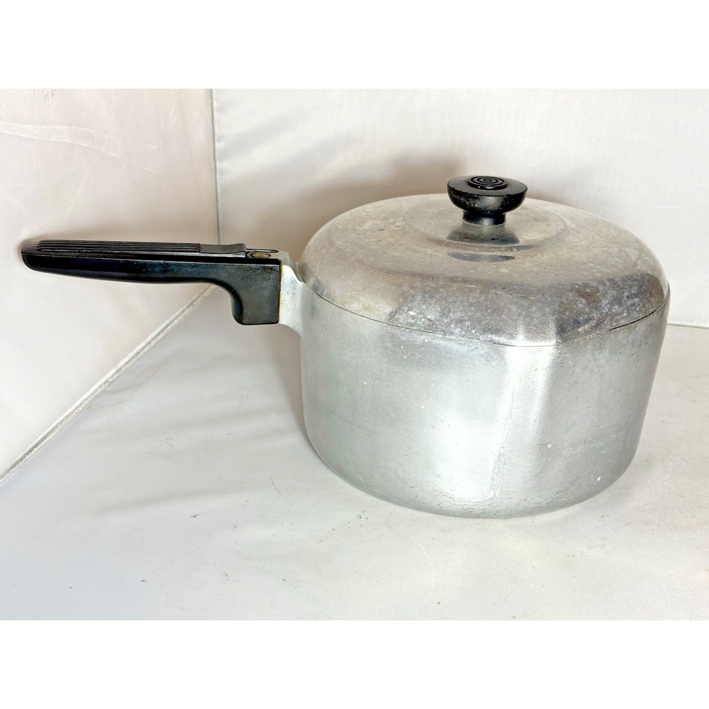 VTG Wagner Ware Sydney O Magnalite 4 QT Sauce Pot 4684-M With Lid Double Spouts